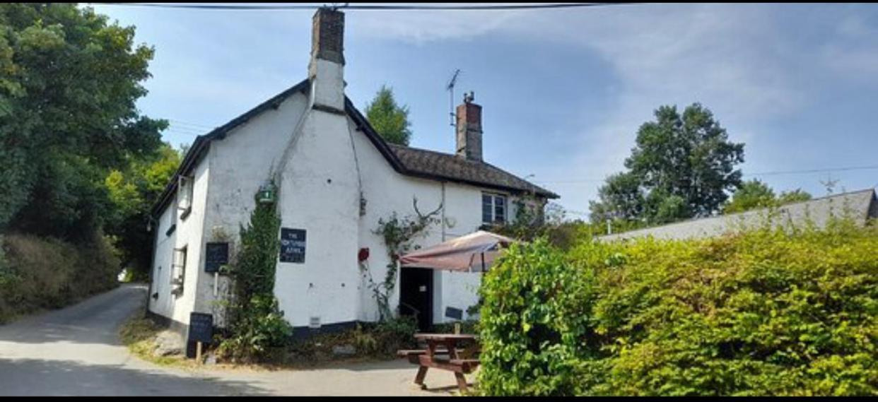 The Northmore Arms Throwleigh Экстерьер фото